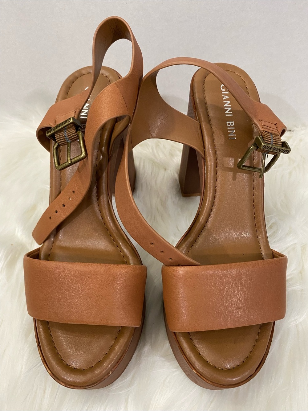 Pre-Loved Gianni Bini Cognac Leather Block Heel Sandals